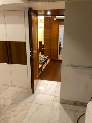 Staircase in 3 BHK Apartment at Dariya Mahal, Malabar Hill – for Rent