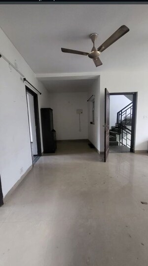 Room in 3 BHK Builder Floor at Sector 84 – for Rent
