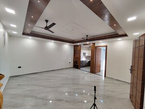 Room in 4 BHK Builder Floor at Green Fields Colony – for Rent
