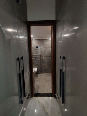 Building Lobby in 4 BHK Builder Floor at Green Fields Colony – for Rent