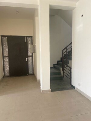 Room in 3 BHK Builder Floor at Neharpar Phase 1 – for Rent