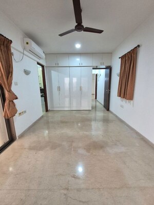 Room in 2 BHK Apartment at Marathon Nextzen Era, Lower Parel – for Rent