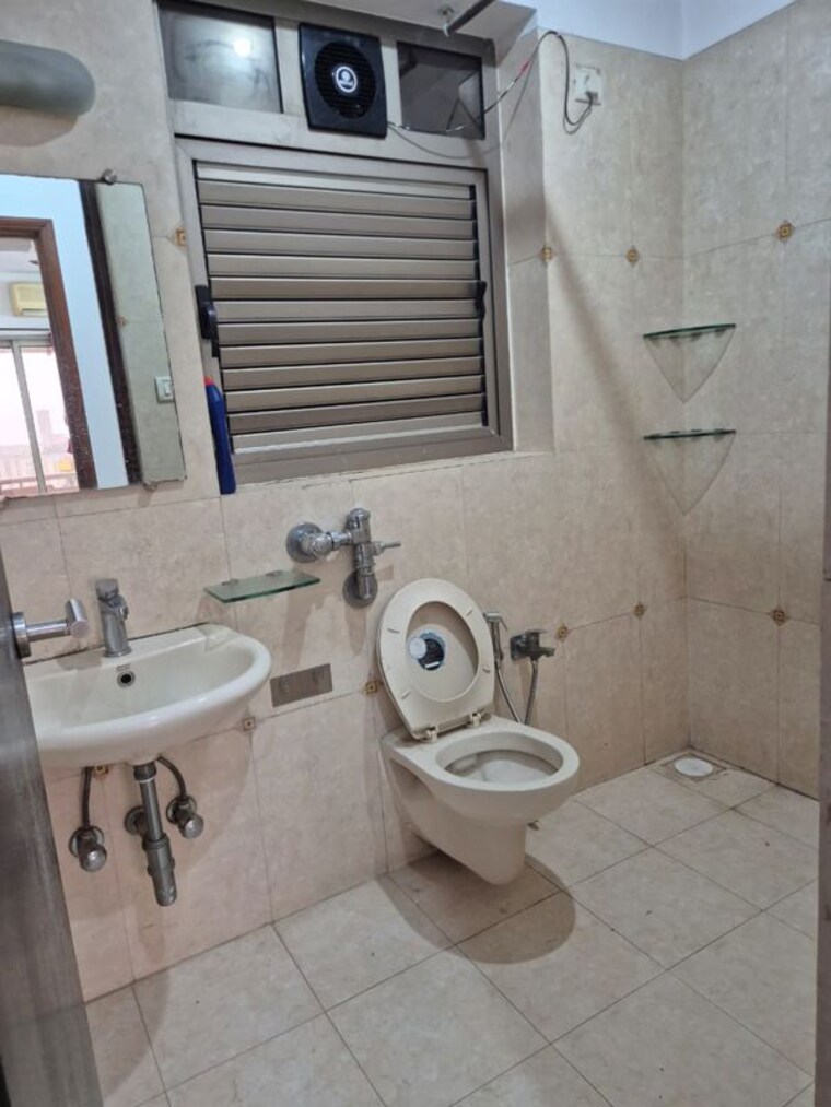 Bathroom, marathon-nextzen-era 2 Bedroom 900 Sq.Ft. Apartment In Lower Parel Mumbai 10601895