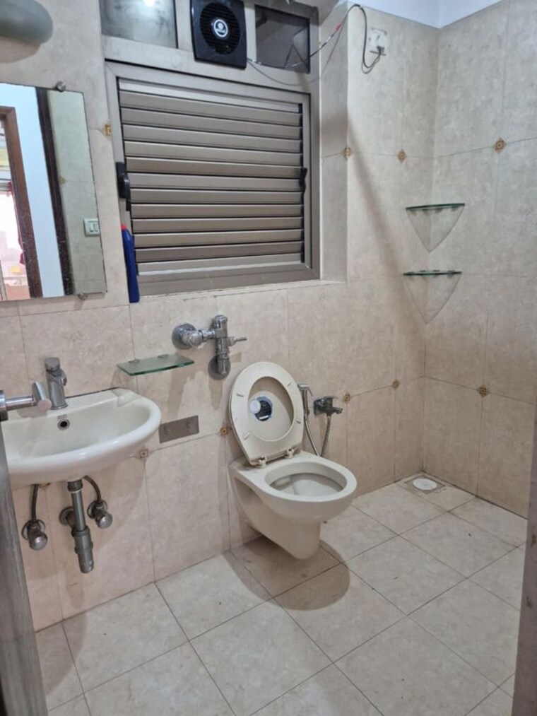 Bathroom, marathon-nextzen-era 2 Bedroom 900 Sq.Ft. Apartment In Lower Parel Mumbai 10601895