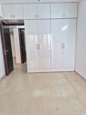 Room in 2 BHK Apartment at Marathon Nextzen Era, Lower Parel – for Rent