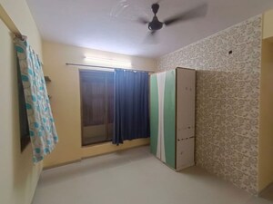 Room in 3 BHK Apartment at Skyline Oasis Ghatkopar West, Ghatkopar West – for Rent