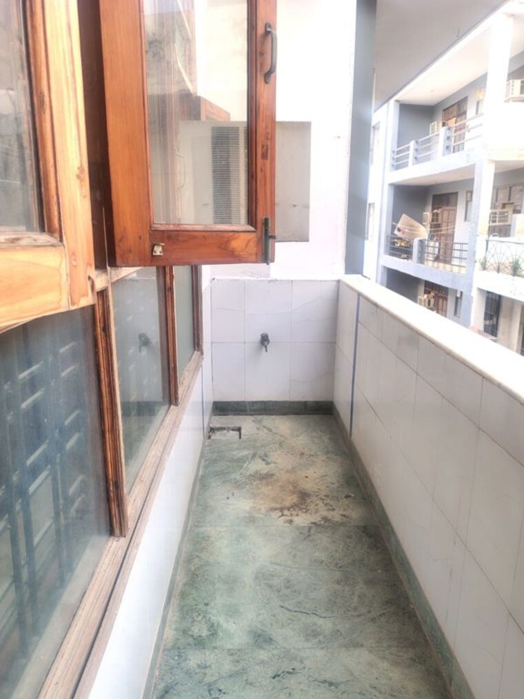 Balcony, sector 23 2.5 Bedroom 1200 Sq.Ft. Villa In Sector 23 Gurgaon 10601933