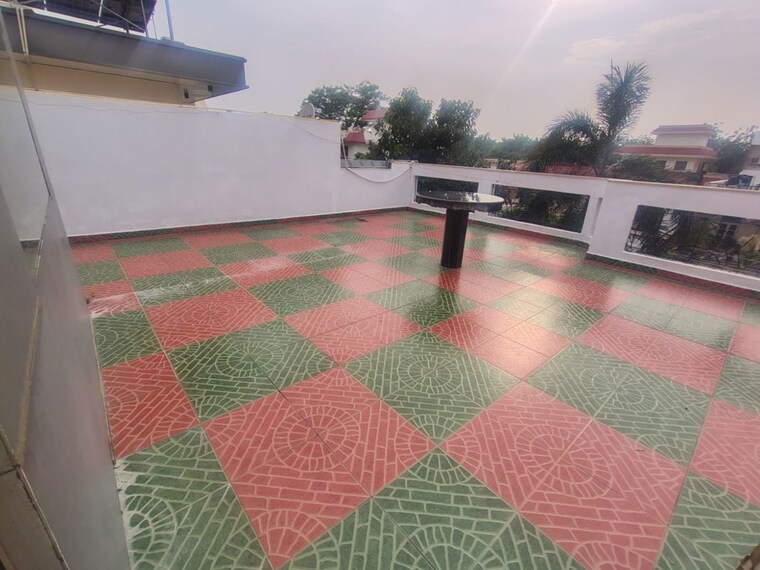  Parking, sector 23 2.5 Bedroom 1200 Sq.Ft. Villa In Sector 23 Gurgaon 10601933