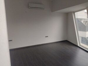 Room in 4 BHK Apartment at Naiknavare Eminence Saga, Viman Nagar – for Sale