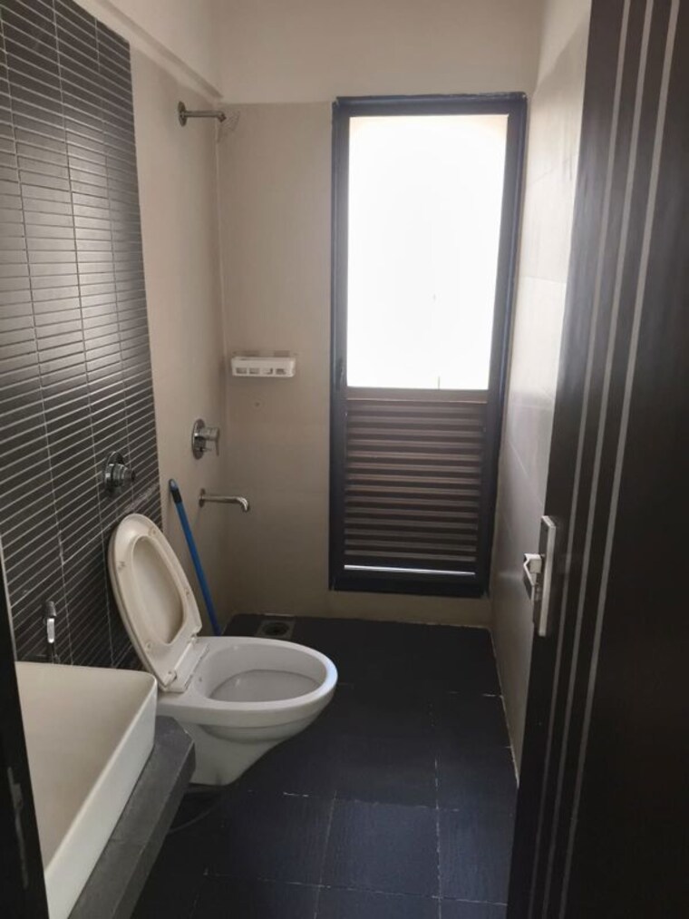 Bathroom, dosti-vihar 2.5 Bedroom 1212 Sq.Ft. Apartment In Samata Nagar Thane 10601920