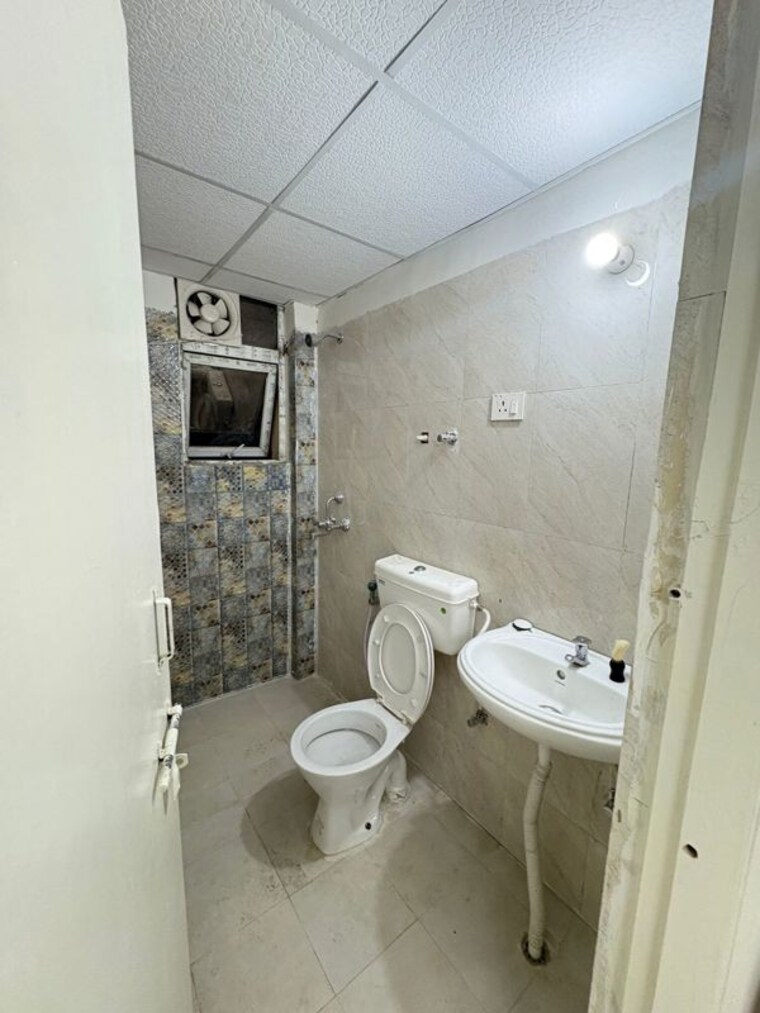 Bathroom, imperia-esfera 2.5 Bedroom 1578 Sq.Ft. Apartment In Sector 37c Gurgaon 10601942