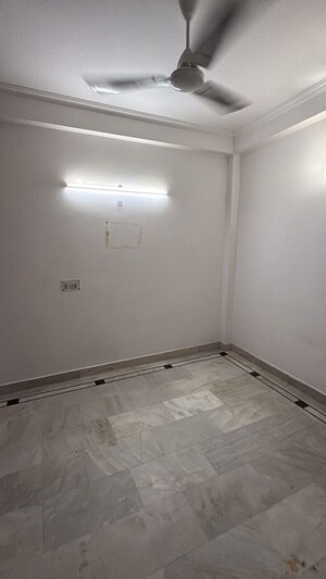 Room in 1 BHK Builder Floor at Khirki Extension – for Rent