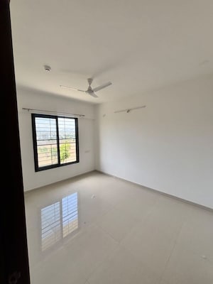 Room in 2 BHK Apartment at Kohinoor Sportsville, Hinjewadi – for Rent
