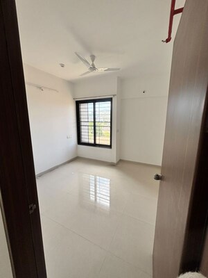 Room in 2 BHK Apartment at Kohinoor Sportsville, Hinjewadi – for Rent