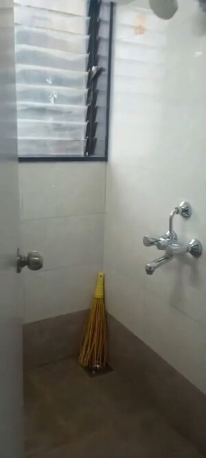 Furnished Amenities in 1 BHK Apartment at Om Sabari, Vile Parle East – for Rent