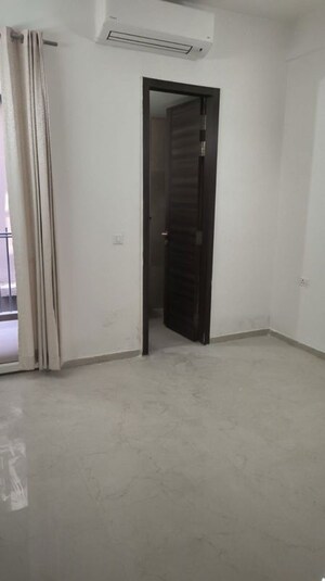 Building Lobby in 2 BHK Apartment at Smart World Orchard, Sector 61 – for Rent