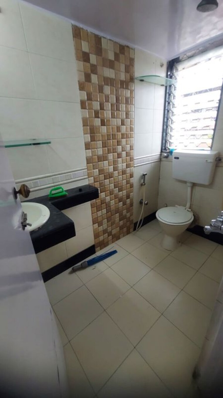 Bathroom, mega-shiv-om-enclave 2 Bedroom 1100 Sq.Ft. Apartment In Santacruz East Mumbai 10602054