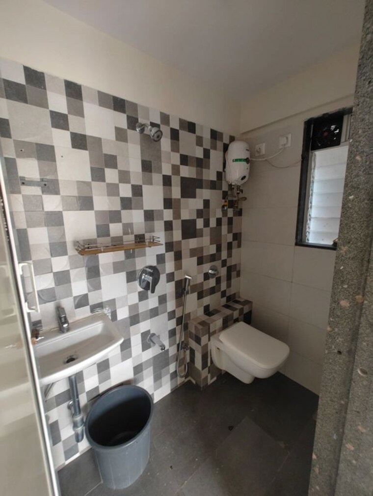 Bathroom, ksa-al-rayyan 2 Bedroom 550 Sq.Ft. Apartment In Madanpura Mumbai 10602070