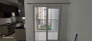 Room in 2 BHK Apartment at Gulshan Botnia, Sector 144 – for Rent