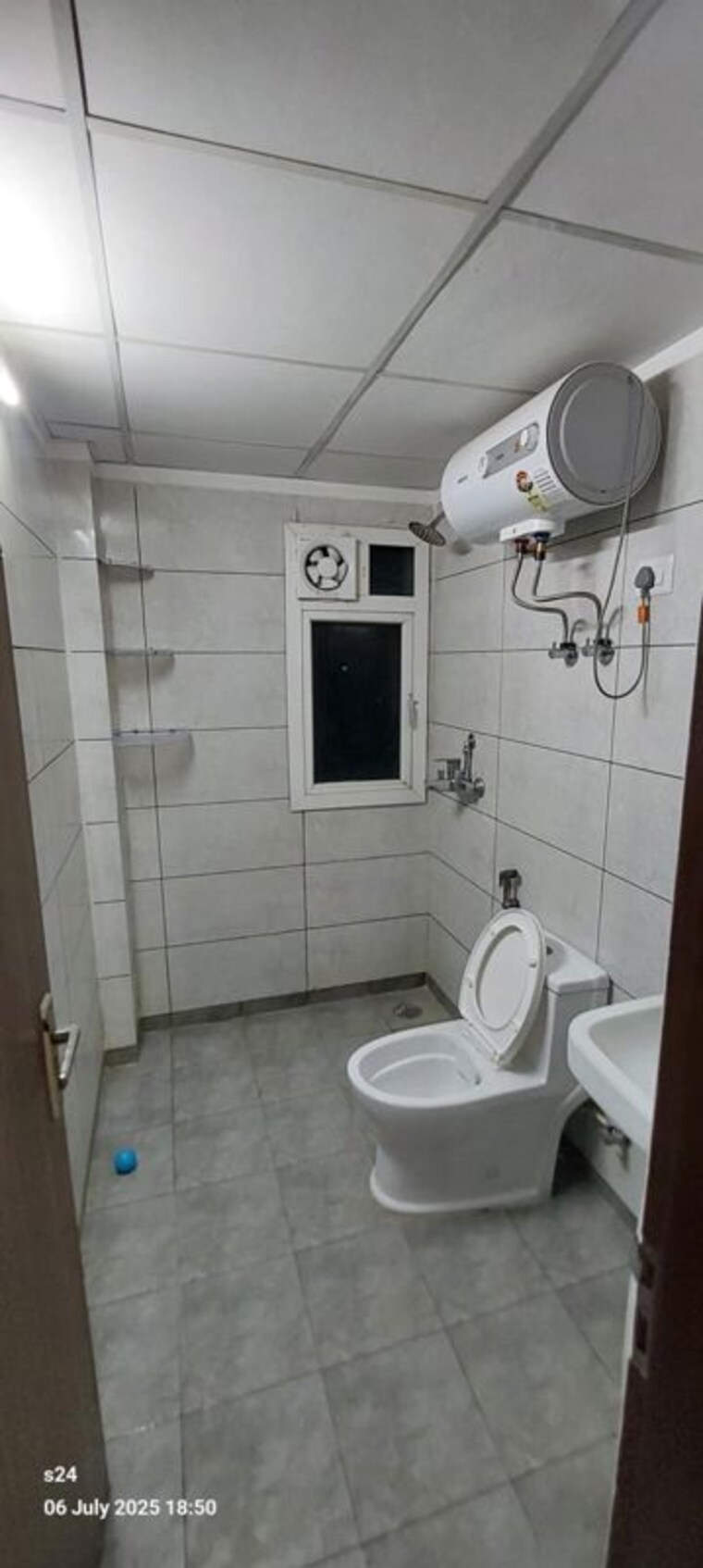 Bathroom, gulshan-botnia 2 Bedroom 1025 Sq.Ft. Apartment In Sector 144 Noida 10602071