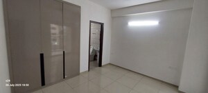 Room in 2 BHK Apartment at Gulshan Botnia, Sector 144 – for Rent