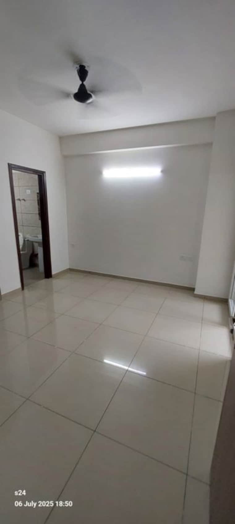 Bathroom, gulshan-botnia 2 Bedroom 1025 Sq.Ft. Apartment In Sector 144 Noida 10602071