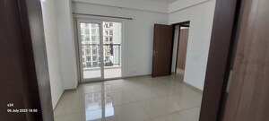 Room in 2 BHK Apartment at Gulshan Botnia, Sector 144 – for Rent