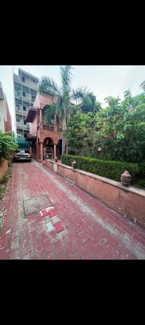 Balcony in 2 BHK Builder Floor at Sector 23 – for Rent