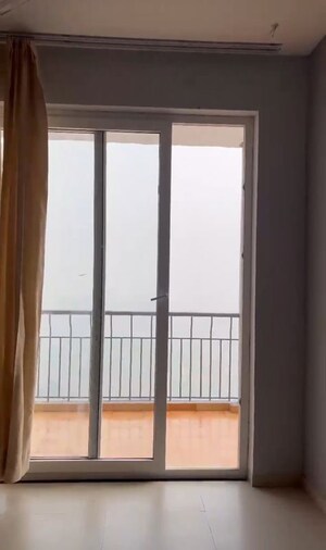 Room in 2 BHK Apartment at Supertech Hues, Sector 68 – for Rent