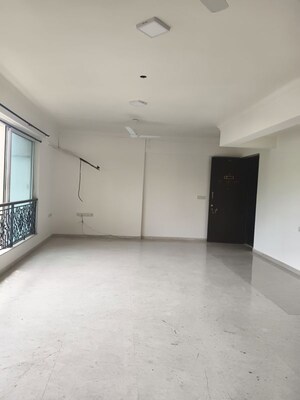 Room in 3 BHK Apartment at Hiranandani Northside, Ghodbunder Road – for Rent