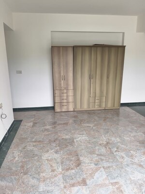 Room in 3 BHK Apartment at Hiranandani Northside, Ghodbunder Road – for Rent