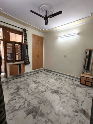 Room in 2 BHK Independent House at RWA Apartments Sector 52, Sector 52 – for Rent