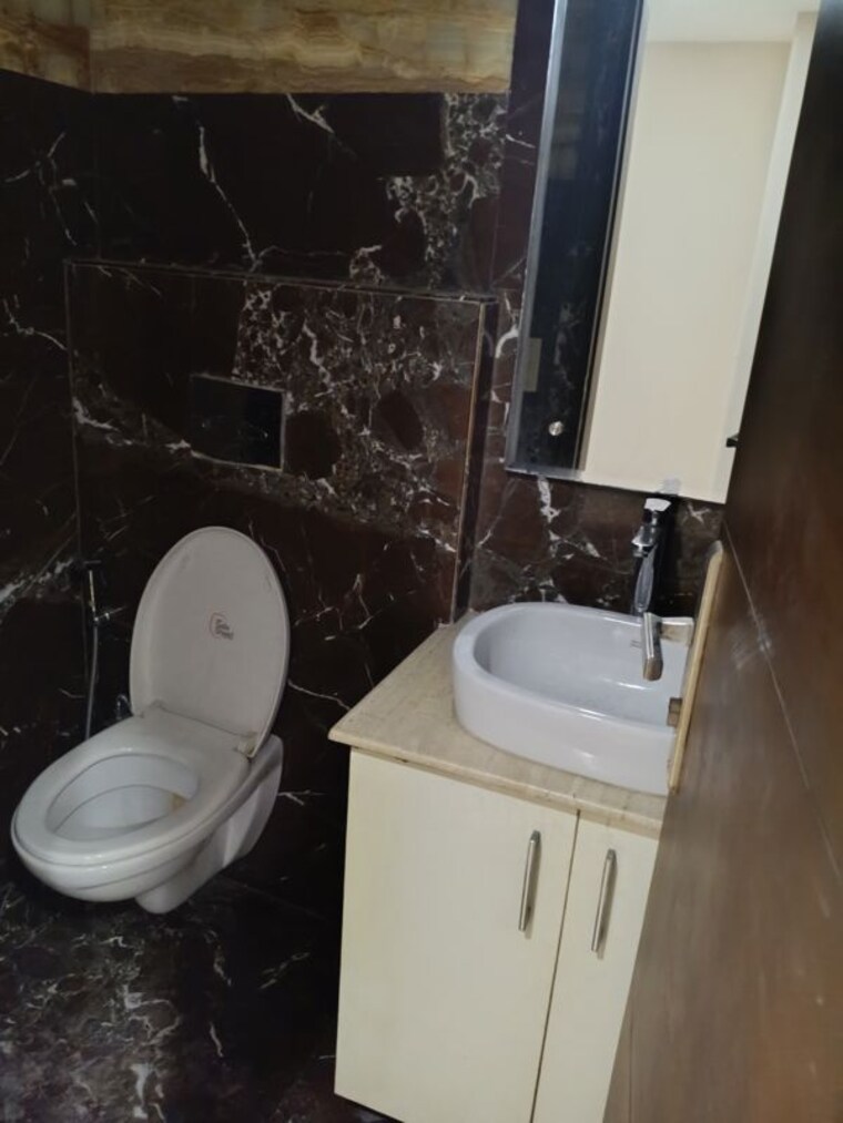 Bathroom, maharani bagh 6 Bedroom 808 Sq.Yd. Independent House In Maharani Bagh Delhi 10602118