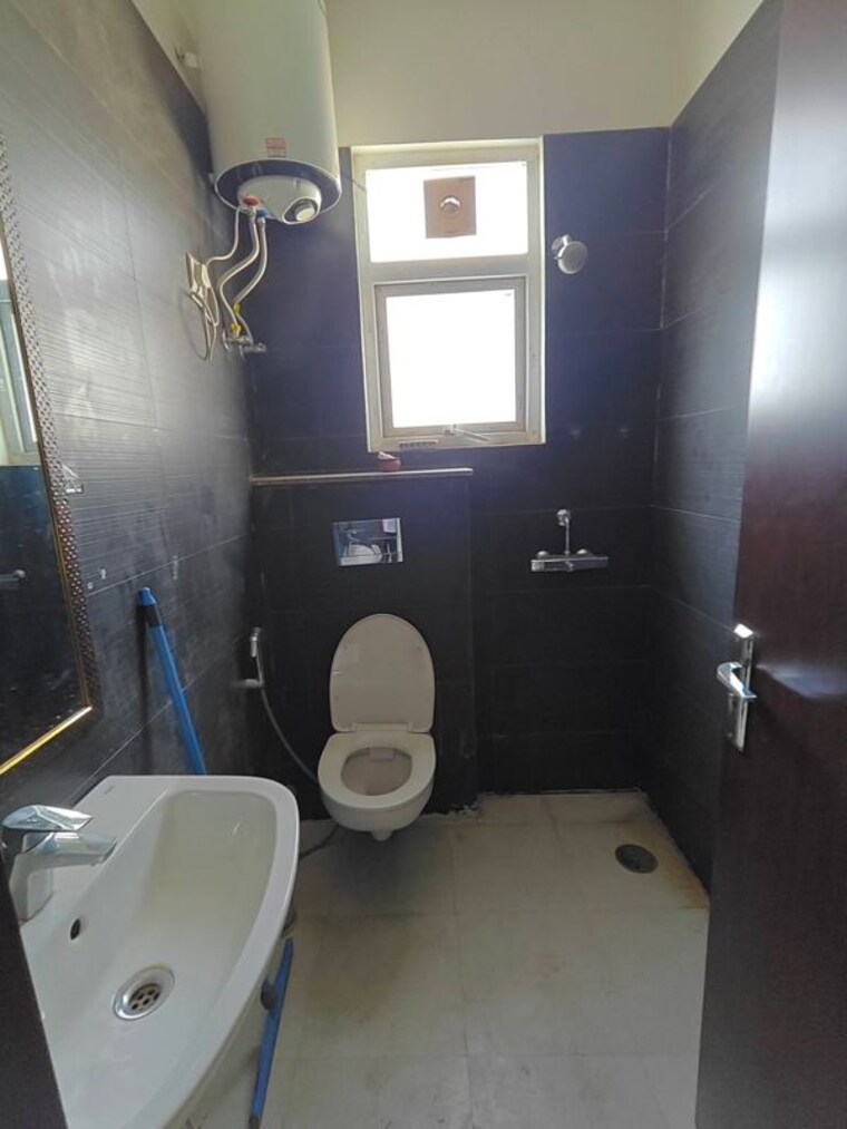Bathroom, ardee-platinum-independent-floors 2 Bedroom 1000 Sq.Ft. Builder Floor In Sector 52 Gurgaon 10602159