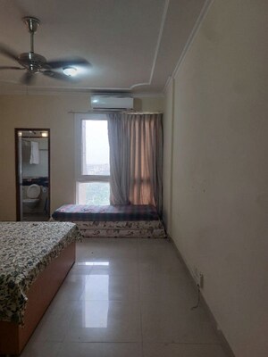 Building Lobby in 3 BHK Apartment at DLF Hamilton Court, Sector 27 – for Rent