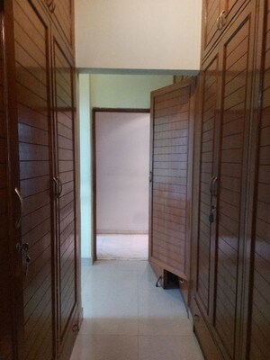 Building Lobby in 3 BHK Apartment at DLF Hamilton Court, Sector 27 – for Rent