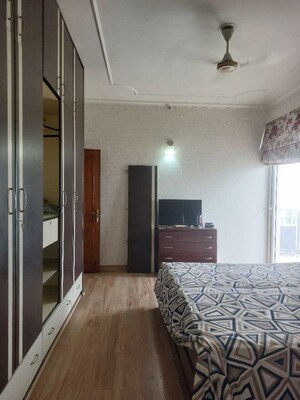 Bedroom in 3 BHK Apartment at DLF Hamilton Court, Sector 27 – for Rent