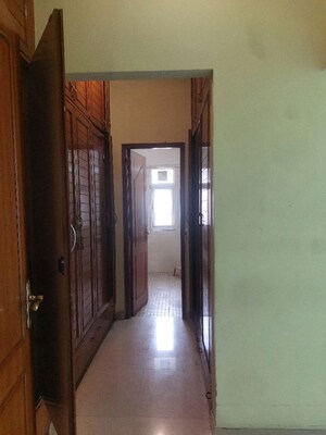 Building Lobby in 3 BHK Apartment at DLF Hamilton Court, Sector 27 – for Rent