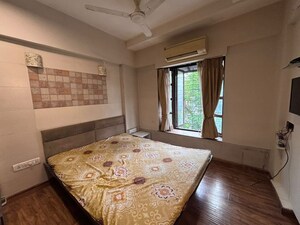 Bedroom in 3 BHK Apartment at Andheri West – for Rent