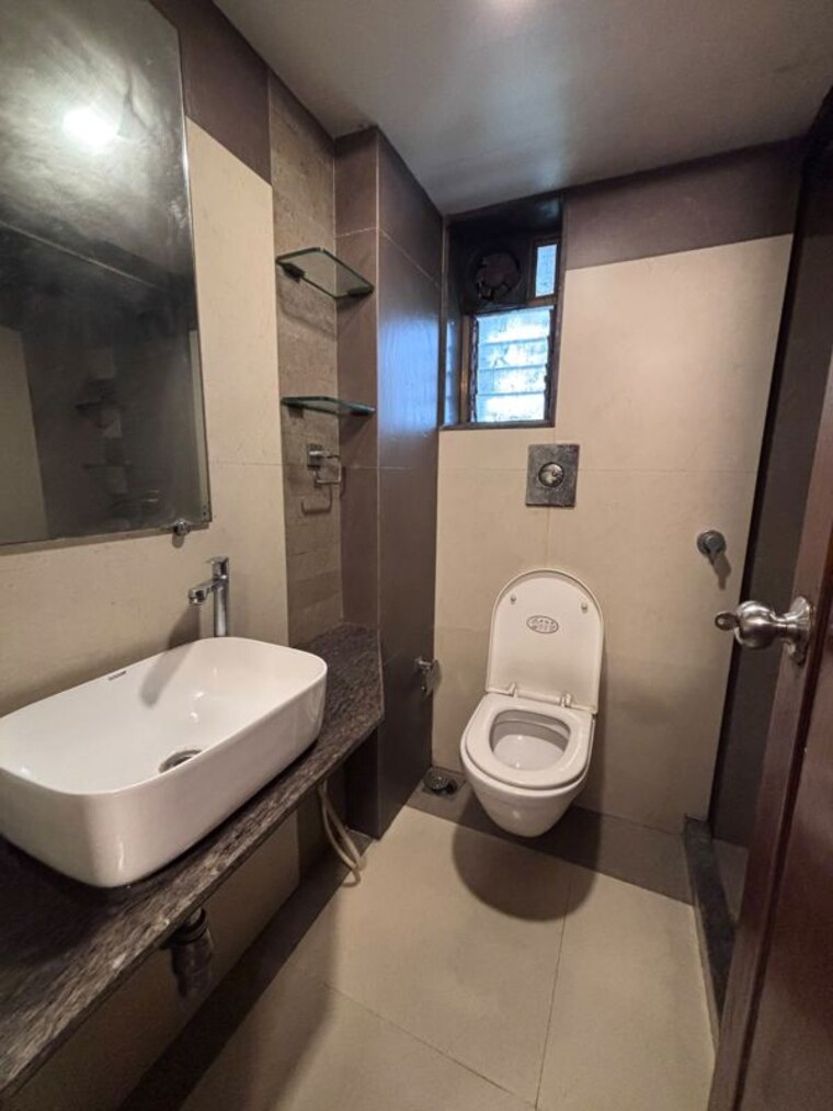 Bathroom, andheri west 3 Bedroom 1000 Sq.Ft. Apartment In Andheri West Mumbai 10602143