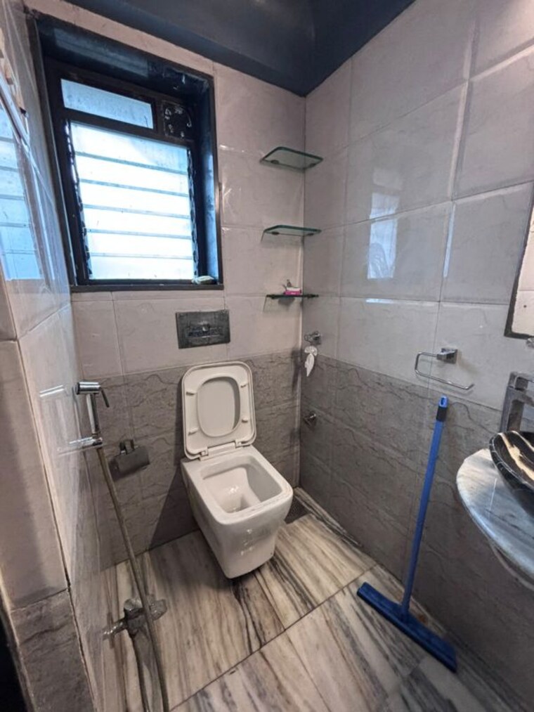 Bathroom, andheri west 3 Bedroom 1000 Sq.Ft. Apartment In Andheri West Mumbai 10602143