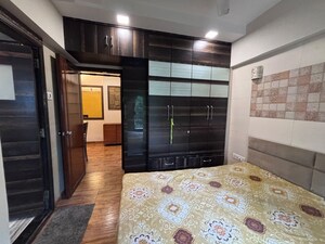 Bedroom in 3 BHK Apartment at Andheri West – for Rent
