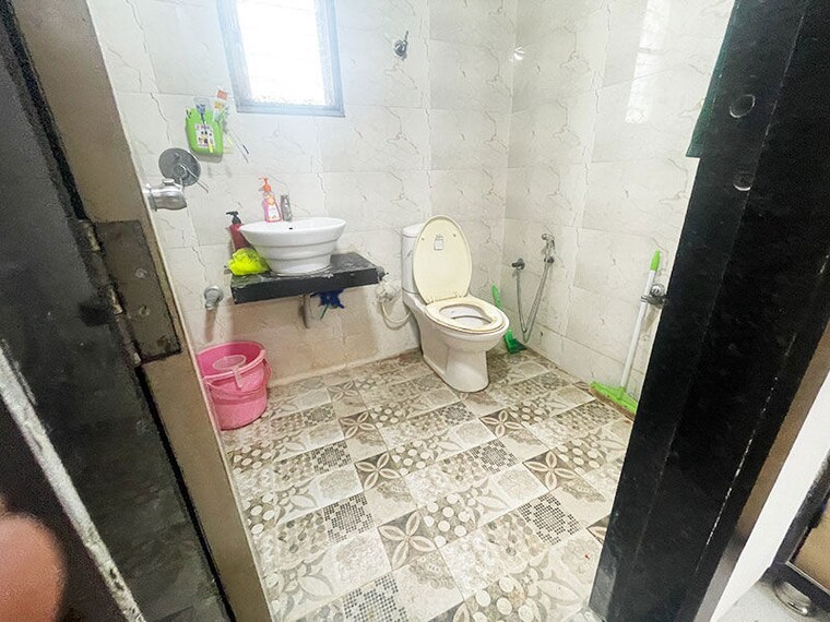 Bathroom, chandlodia 3 Bedroom 220 Sq.Yd. Apartment In Chandlodia Ahmedabad 10602196