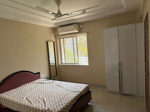 2 BHK Apartment For Rent in Khar West