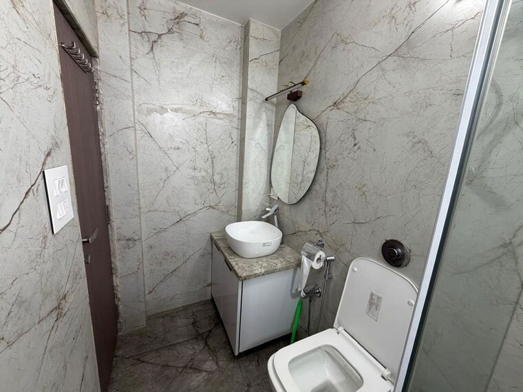Bathroom, khar west 2 Bedroom 750 Sq.Ft. Apartment In Khar West Mumbai 10602198