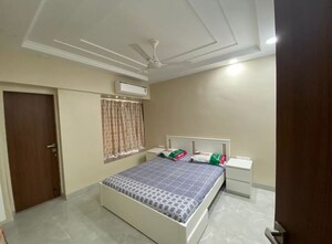 Bedroom in 2 BHK Apartment at Khar West – for Rent