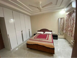 Bedroom in 2 BHK Apartment at Khar West – for Rent