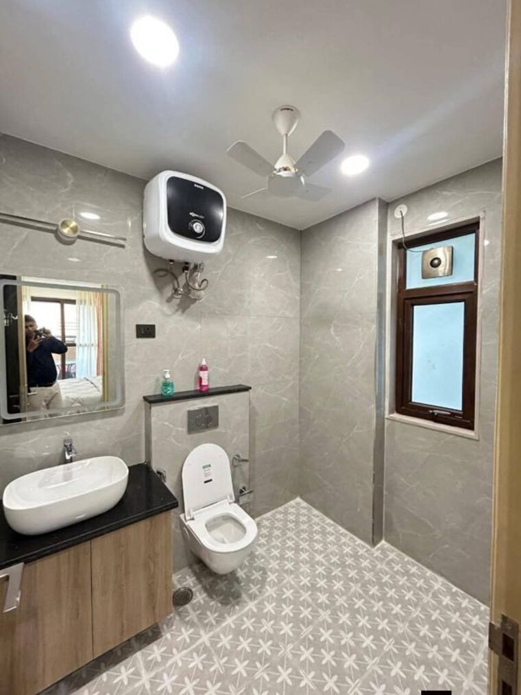 Bathroom, anamika-enclave 1 Bedroom 900 Sq.Ft. Builder Floor In Sector 14 Gurgaon 10469753