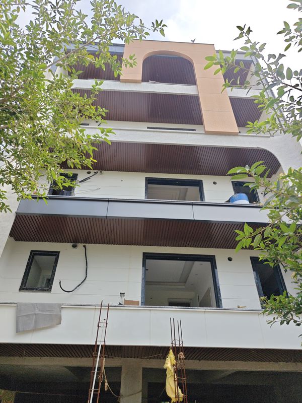 4 BHK + Prayer Room,Servant Room 326 Sq.Yd. Builder Floor in Parklands