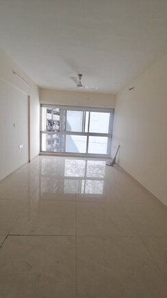 2 BHK + Servant Room Apartment For Sale in Godrej Central
